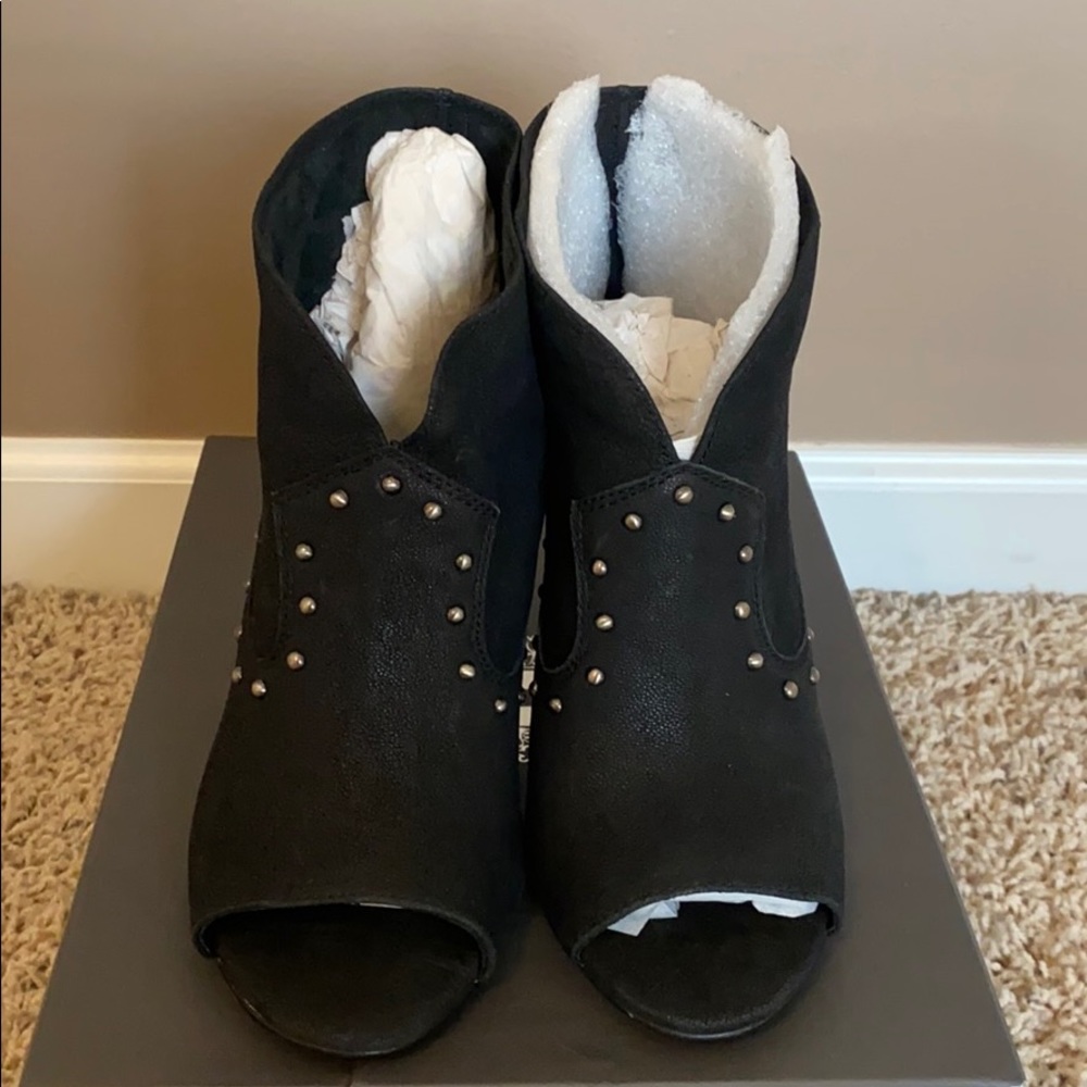 Vince Camuto Open toe Booties